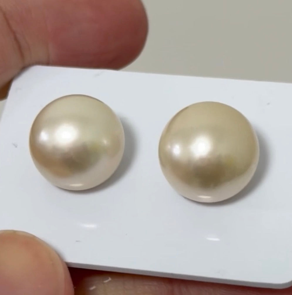 14mm Ivory White Grade AAAA in 18K Gold